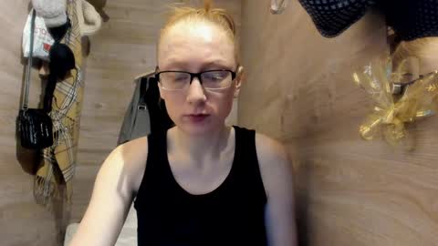 lucky_licky20 online show from December 23, 4:01 am