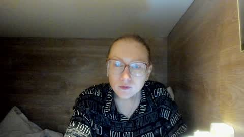 lucky_licky20 online show from January 20, 4:43 am