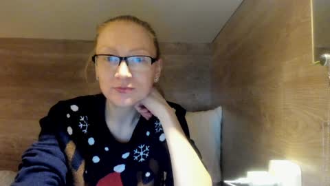 lucky_licky20 online show from January 25, 2:47 am