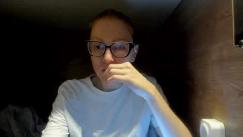 lucky_licky20 online show from January 29, 4:05 am