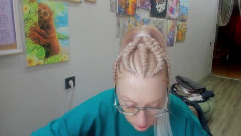 lucky_licky20 online show from February 5, 3:44 am