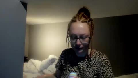 lucky_licky20 online show from March 5, 4:30 am