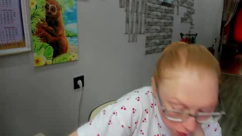 lucky_licky20 online show from April 14, 2:17 am