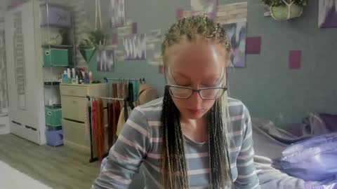 Snapshot of lucky_licky20 chatting on May 28, 2:42 am lucky_licky20 online show from May 28, 2:42 am