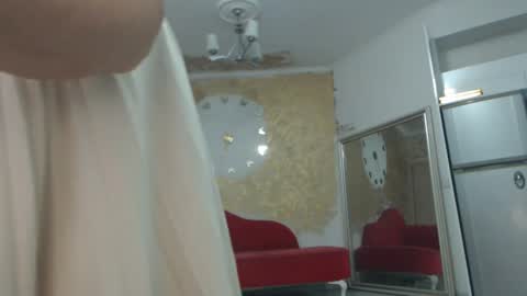 Snapshot of luckyanabella chatting on January 6, 5:52 am Ana online show from January 6, 5:52 am