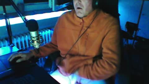        call me  Stefan online show from April 8, 6:41 pm