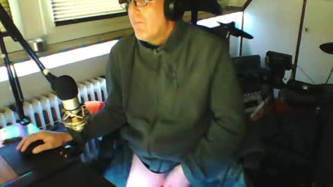        call me  Stefan online show from April 25, 7:00 am