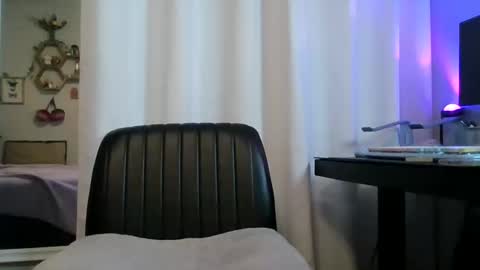 Jade online show from June 11, 4:05 pm
