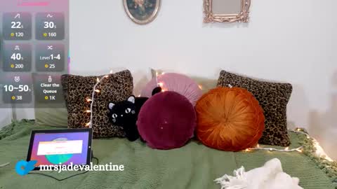 Snapshot of luckyjadestone chatting on October 17, 1:09 am Jade online show from October 17, 1:09 am