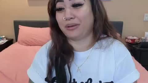 Snapshot of luckylee1992 chatting on November 25, 10:43 pm luckylee1992 online show from November 25, 10:43 pm