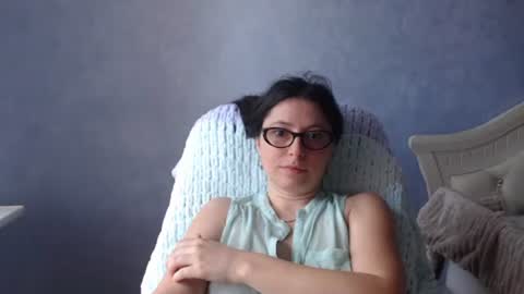 Snapshot of luckylinda23 chatting on June 20, 9:12 am luckylinda23 online show from June 20, 9:12 am