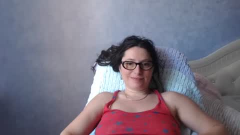 Snapshot of luckylinda23 chatting on June 22, 9:28 am luckylinda23 online show from June 22, 9:28 am