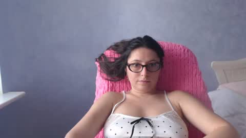 Snapshot of luckylinda23 chatting on July 17, 11:28 am luckylinda23 online show from July 17, 11:28 am