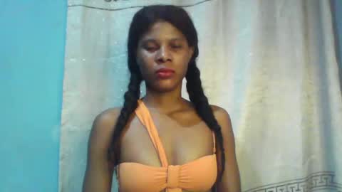 Snapshot of luckymadequeen chatting on January 4, 1:31 am Gloria online show from January 4, 1:31 am