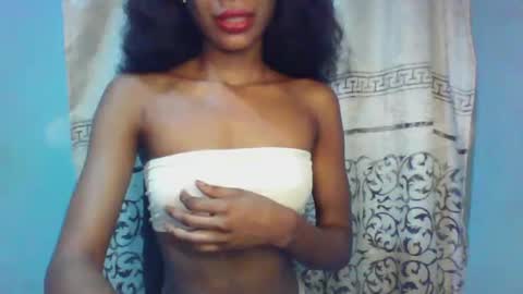 Snapshot of luckymadequeen chatting on January 16, 12:34 am Gloria online show from January 16, 12:34 am