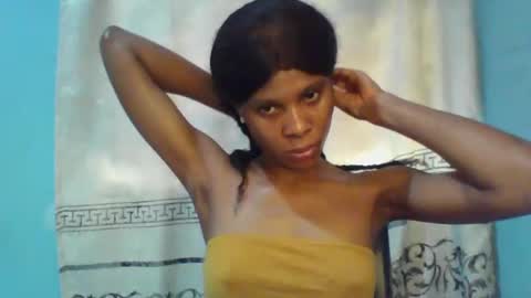 Snapshot of luckymadequeen chatting on January 20, 11:35 am Gloria online show from January 20, 11:35 am