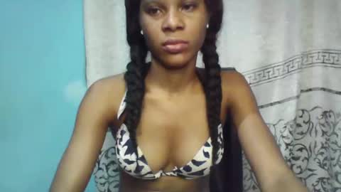 Snapshot of luckymadequeen chatting on January 26, 4:20 am Gloria online show from January 26, 4:20 am