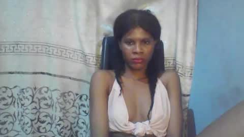 Snapshot of luckymadequeen chatting on September 25, 2:15 am Gloria online show from September 25, 2:15 am