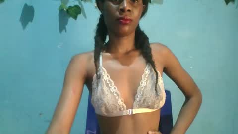 Snapshot of luckymadequeen chatting on November 20, 4:56 am Gloria online show from November 20, 4:56 am