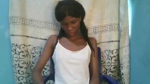 Snapshot of luckymadequeen chatting on December 4, 6:55 am Gloria online show from December 4, 6:55 am