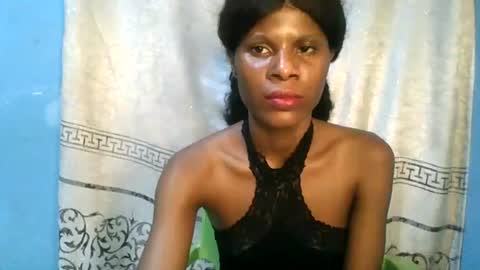 Snapshot of luckymadequeen chatting on June 19, 1:21 am Gloria online show from June 19, 1:21 am