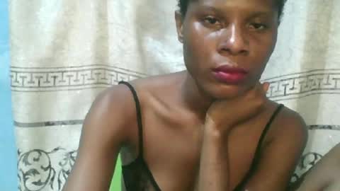 Snapshot of luckymadequeen chatting on June 26, 1:21 am Gloria online show from June 26, 1:21 am