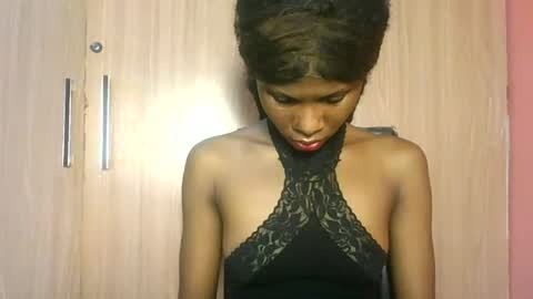 Snapshot of luckymadequeen chatting on July 4, 11:22 pm Gloria online show from July 4, 11:22 pm