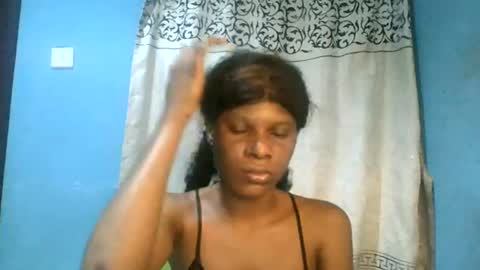 Snapshot of luckymadequeen chatting on July 29, 3:48 am Gloria online show from July 29, 3:48 am
