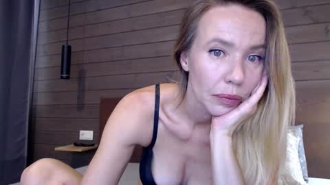 Snapshot of luckymila chatting on September 26, 10:52 am Mila Novak online show from September 26, 10:52 am