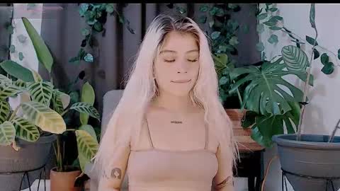 Snapshot of luckysapphire777 chatting on October 31, 8:26 am luckysapphire777 online show from October 31, 8:26 am