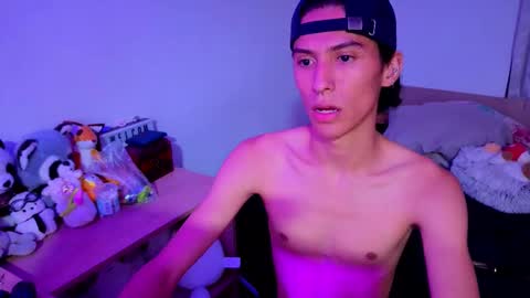 Snapshot of luclawthorne chatting on September 9, 6:35 am Lu Independent Model online show from September 9, 6:35 am