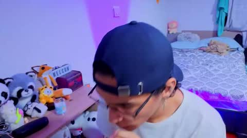 Snapshot of luclawthorne chatting on September 17, 6:04 am Lu Independent Model online show from September 17, 6:04 am