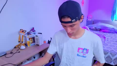 Snapshot of luclawthorne chatting on September 26, 9:19 pm Lu Independent Model online show from September 26, 9:19 pm