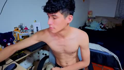 Snapshot of luclawthorne chatting on November 14, 1:15 am Lu Independent Model online show from November 14, 1:15 am