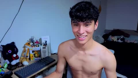 Snapshot of luclawthorne chatting on November 26, 11:17 pm Lu Independent Model online show from November 26, 11:17 pm