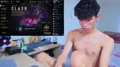 Snapshot of luclawthorne chatting on December 13, 9:53 pm Lu Independent Model online show from December 13, 9:53 pm