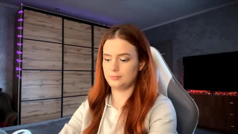 EmmaEmbers online show from April 10, 3:06 pm