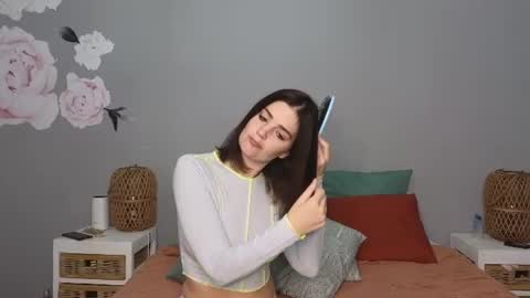 Snapshot of lucy1990xxx chatting on June 18, 9:08 pm Lucy online show from June 18, 9:08 pm