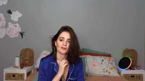 Snapshot of lucy1990xxx chatting on June 24, 9:03 pm Lucy online show from June 24, 9:03 pm