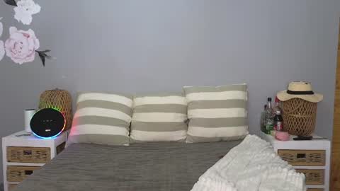 Snapshot of lucy1990xxx chatting on July 23, 9:35 pm Lucy online show from July 23, 9:35 pm