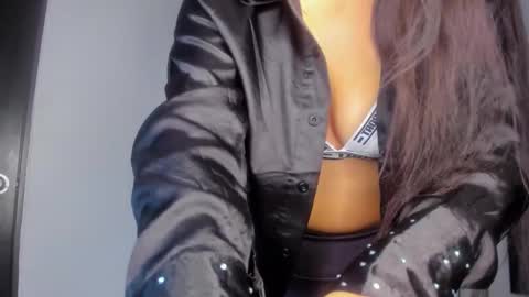 Snapshot of lucy__23 chatting on October 26, 4:07 am online show from October 26, 4:07 am