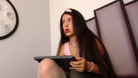 Snapshot of lucy__23 chatting on November 12, 5:08 am online show from November 12, 5:08 am