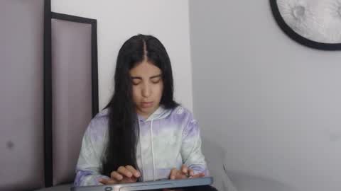 Snapshot of lucy__23 chatting on November 26, 4:24 am online show from November 26, 4:24 am