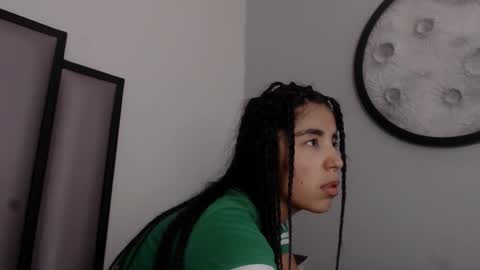 Snapshot of lucy__23 chatting on December 5, 5:27 am online show from December 5, 5:27 am