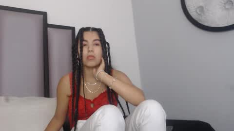 Snapshot of lucy__23 chatting on December 16, 5:23 am online show from December 16, 5:23 am