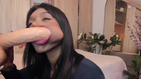 Snapshot of lucy__loud chatting on October 1, 1:00 am Paula online show from October 1, 1:00 am