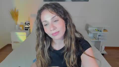 Snapshot of lucy__ray chatting on December 5, 8:44 pm lucy__ray online show from December 5, 8:44 pm