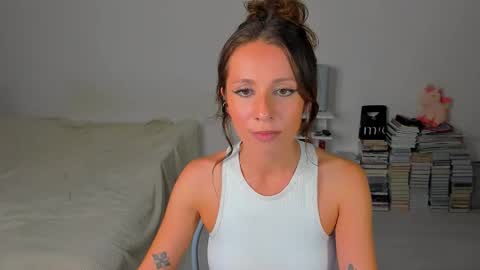 Snapshot of lucy__ray chatting on September 16, 8:10 pm lucy__ray online show from September 16, 8:10 pm