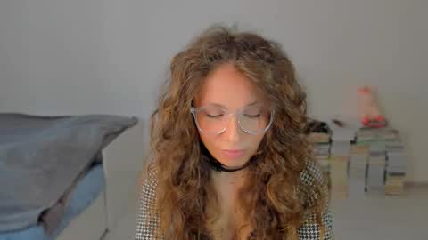 Snapshot of lucy__ray chatting on October 3, 1:52 pm lucy__ray online show from October 3, 1:52 pm