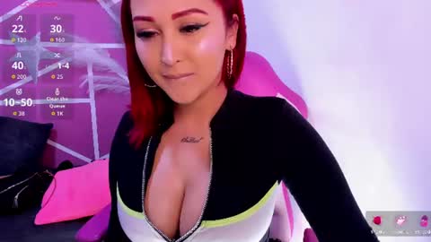 lucy_beatifull online show from June 13, 9:40 am
